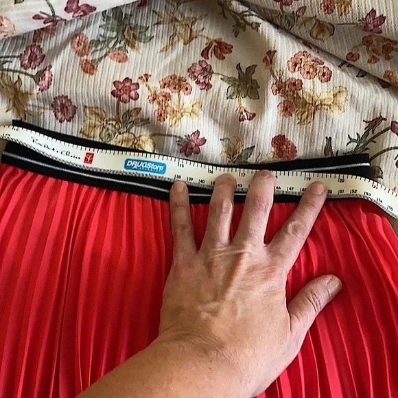 Topshop NWOT pleated midi skirt in fabulous red with elastic waist - Picture 6 of 6